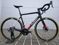 Silniční kolo Wilier Garda Carbon Disc 105 2025 – velikost XL