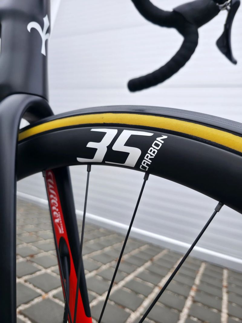 Silniční kolo Wilier Garda Carbon Disc 105 2025 – velikost XL