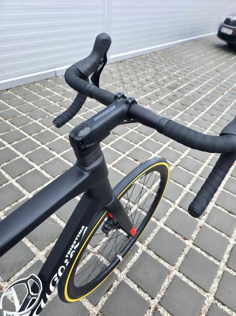 Silniční kolo Wilier Garda Carbon Disc 105 2025 – velikost XL
