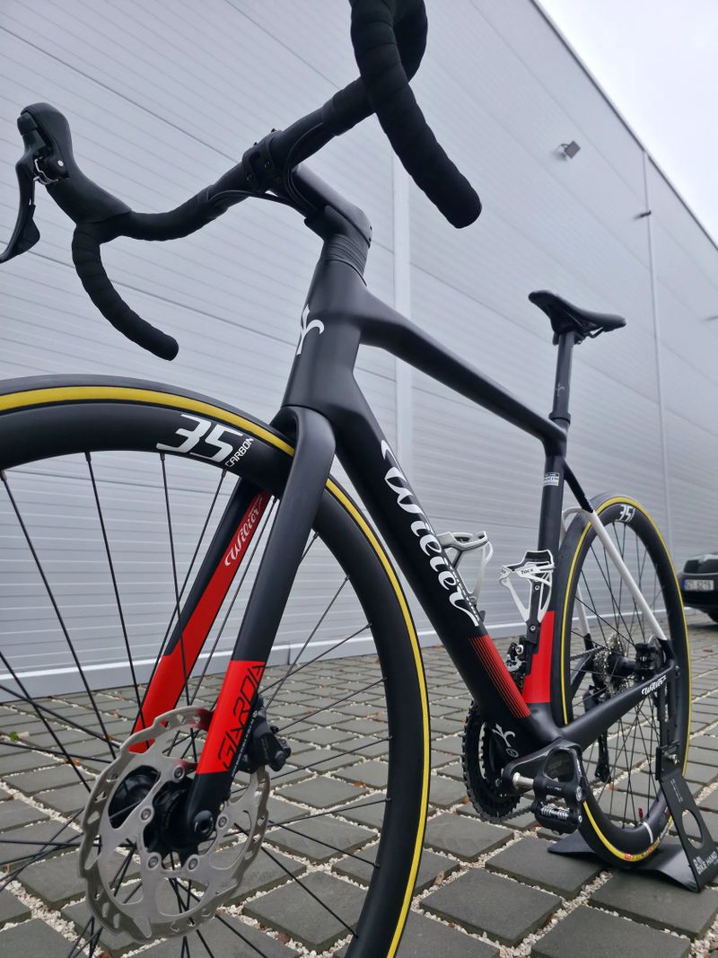 Silniční kolo Wilier Garda Carbon Disc 105 2025 – velikost XL