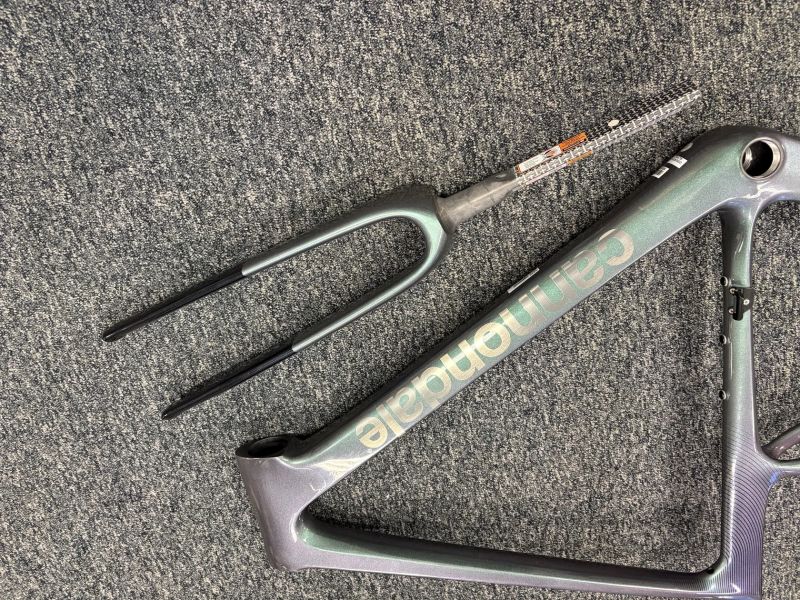 Cannondale SuperSIX EVO carbon + sedlovka + příslušenství 