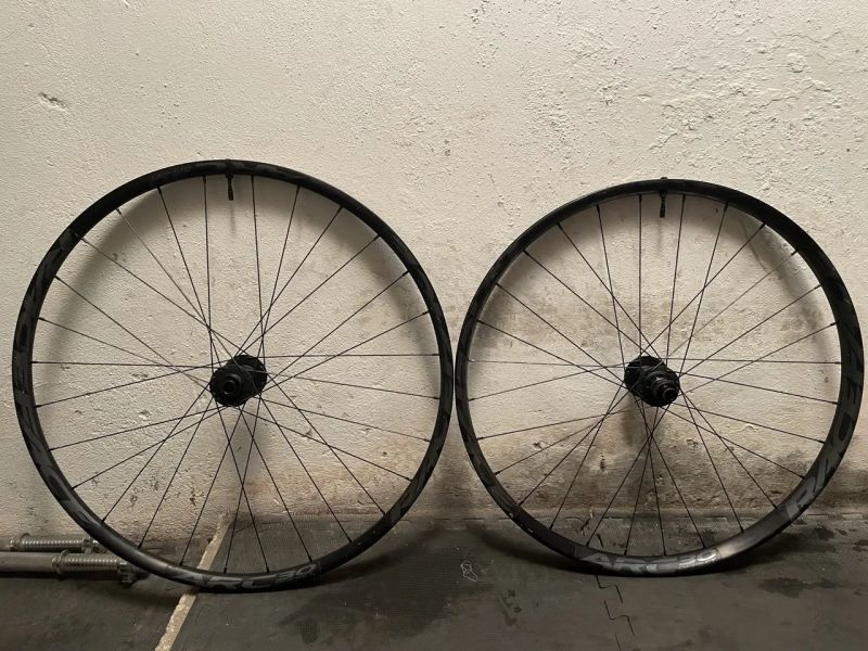 Race face arc 30 29/27.5 dt swiss 370 sram xd