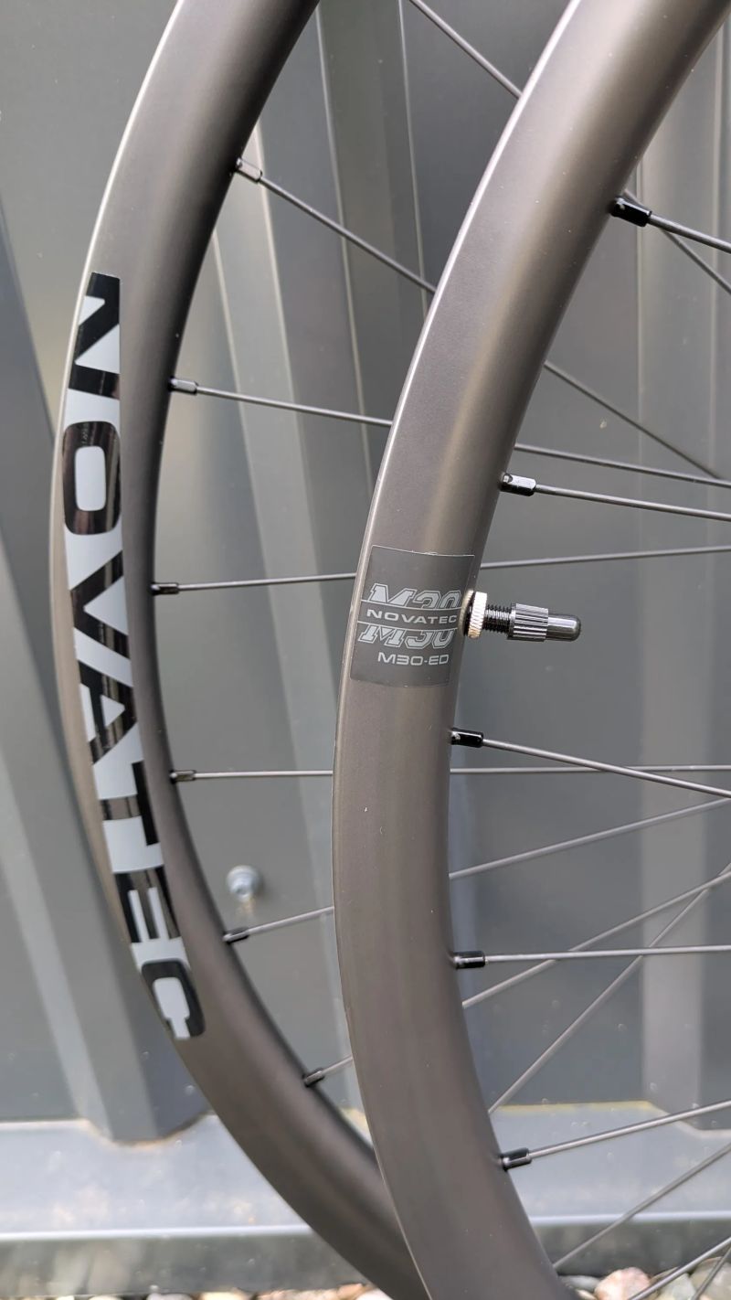 NOVÁ karbonová kola Novatec M30 29" 