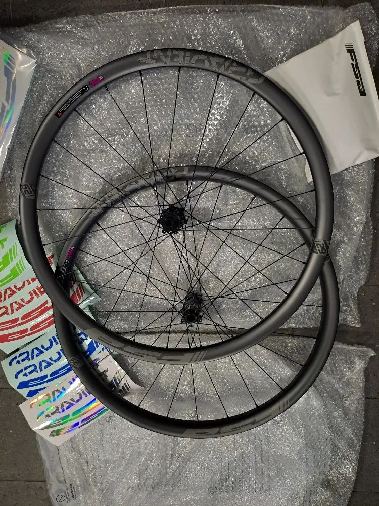 NOVÁ karbonová zapletená kola Dt Swiss XRC 1700 s náboji DT Swiss 350 XD ořech nebo Micro Spline