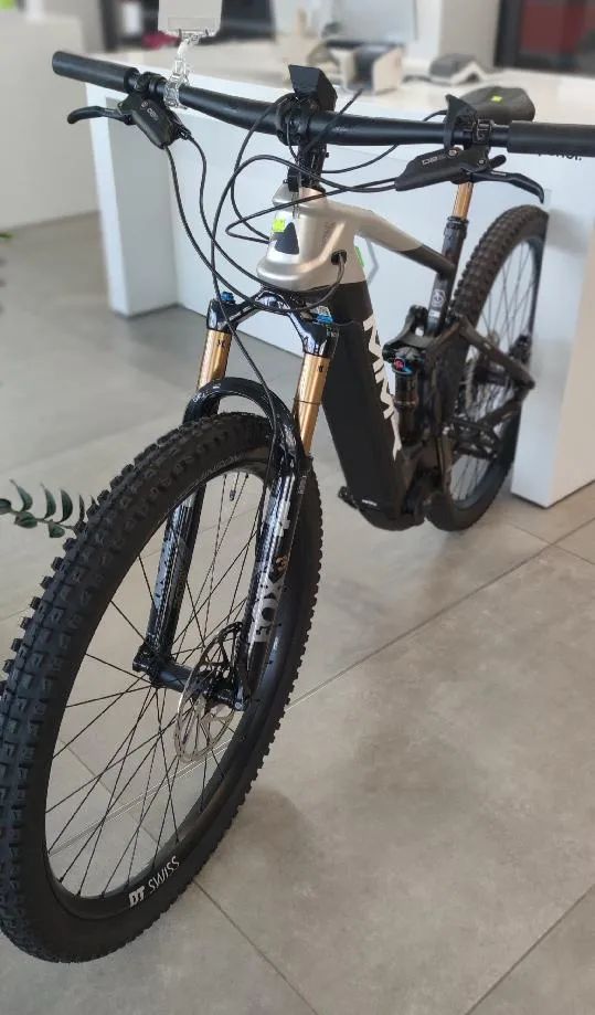 Prodám NOVÉ celoodpružené karbonové elektrokolo MTB zn. MMR X-Bolt 120 00 Black N, vel. M