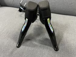 Řazení a brzdy Sram Force eTap AXS D2