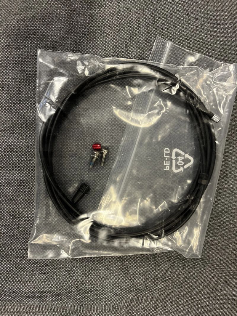 Řazení a brzdy Sram Force eTap AXS D2