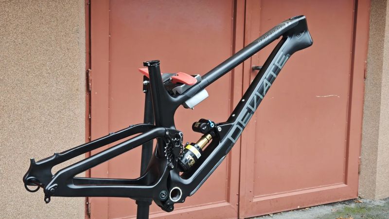 Rám Deviate Highlander 150mm