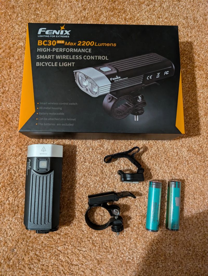 Prodám cyklosvítilnu Fenix BC30, v2.0