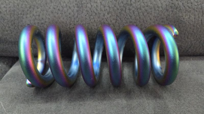 Titanová pružina na Fox DHX2 210x55 620lb