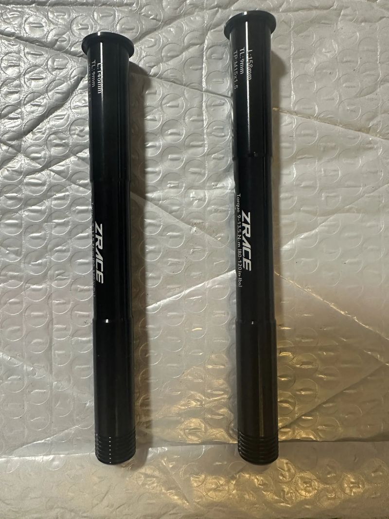 Prodám pevnou osu na Rock Shox 15x100 a 15x110