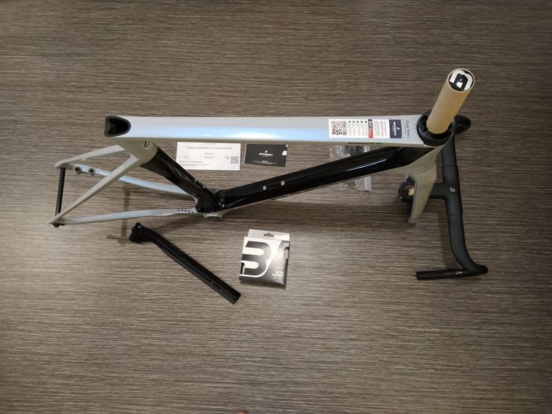 Prodám BASSO Diamante SV, OPAL WHITE, vel. 56