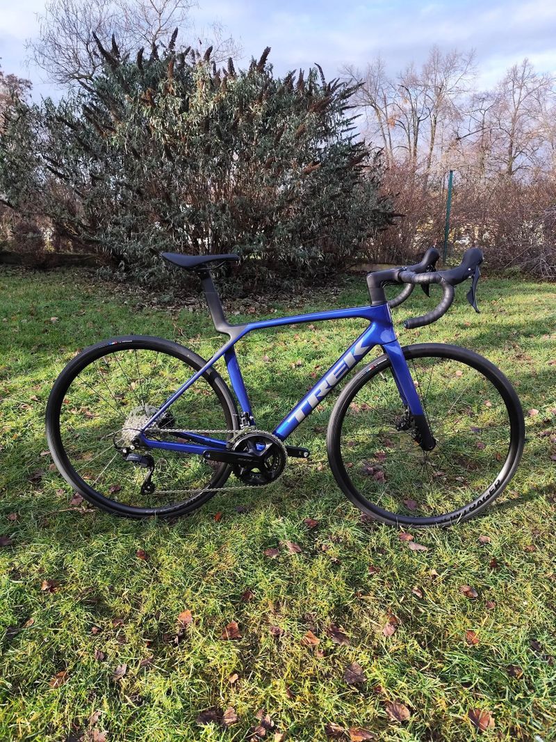 Nový Trek Madone SL 5 Gen 8 Hex Blue 2025 vel M, 54 cm