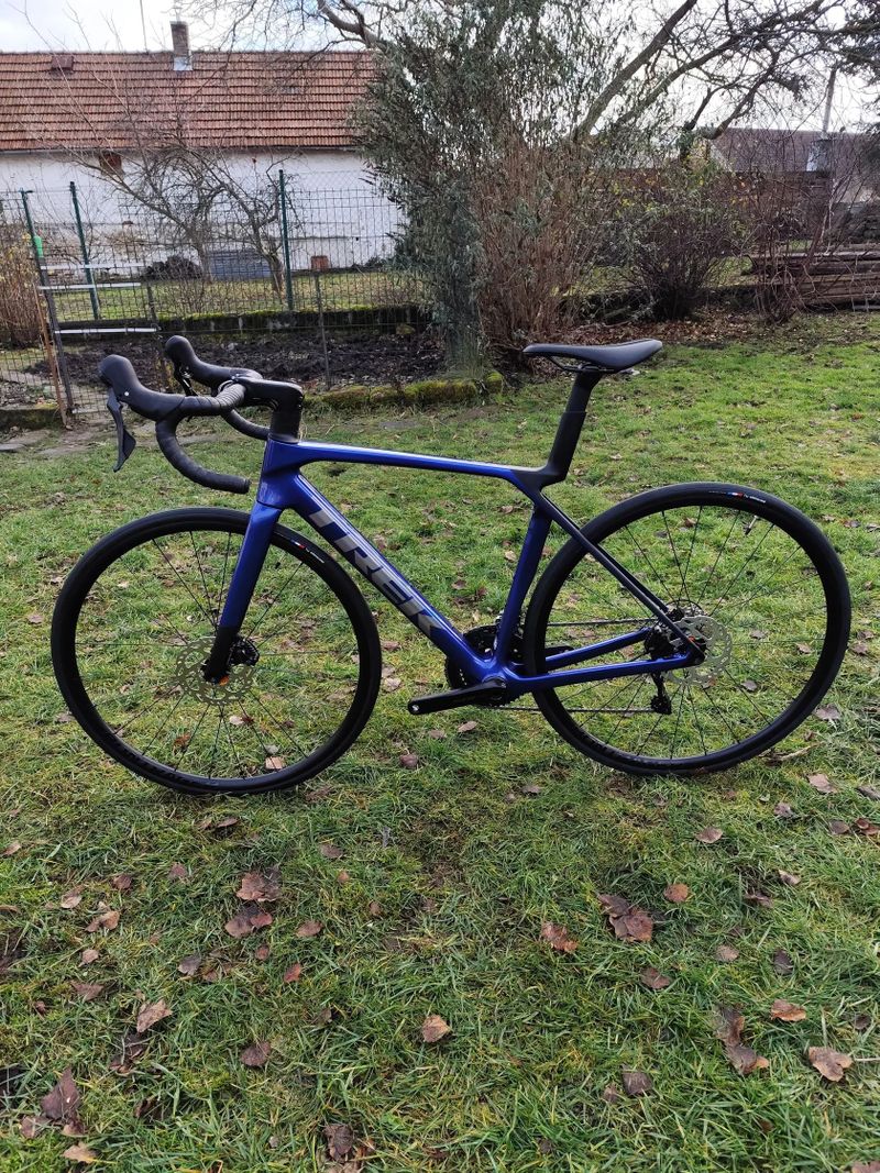 Nový Trek Madone SL 5 Gen 8 Hex Blue 2025 vel M, 54 cm