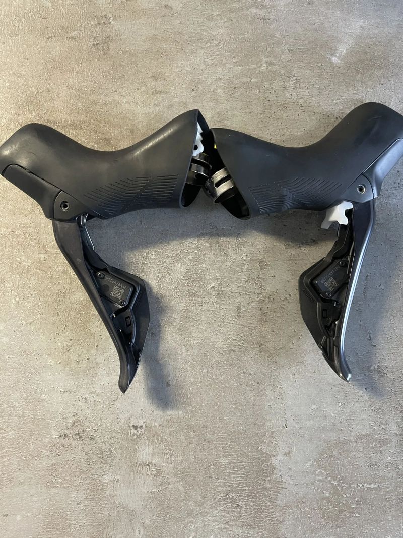 řazení SHIMANO Ultegra ST-R8170 12-k.Di2 pár