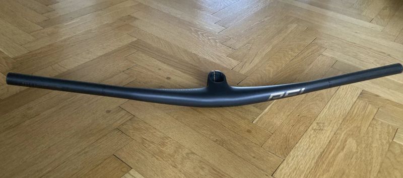 Řídítka s představcem Bontrager RSL