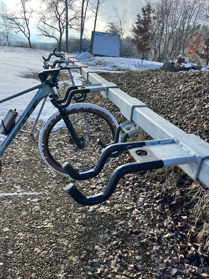 Cycleparking univerzální stojan na kola a koloběžky 