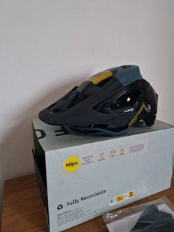 Cyklistická přilba Fox Racing Speedframe Pro - vel. M