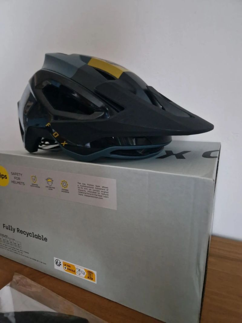 Cyklistická přilba Fox Racing Speedframe Pro - vel. M