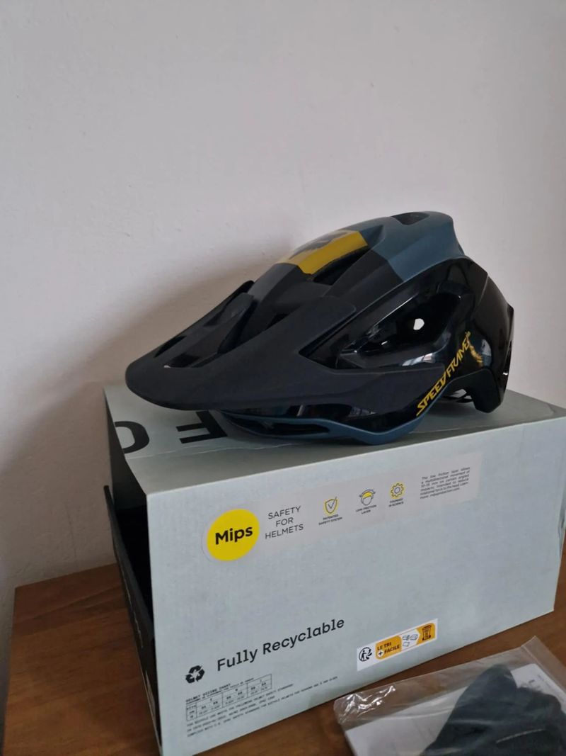 Cyklistická přilba Fox Racing Speedframe Pro - vel. M