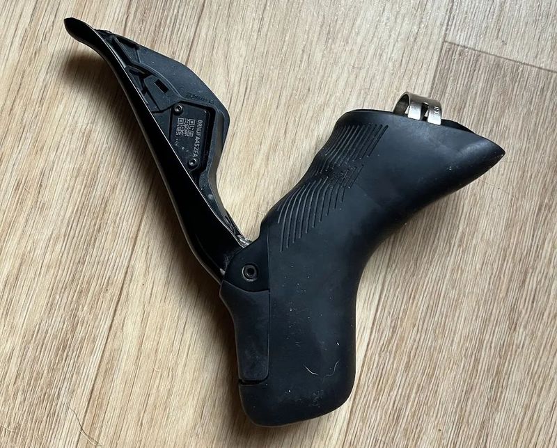 Řadící a brzdová páka SHIMANO 105 Di2 ST-R7170 2x12 disc - levá