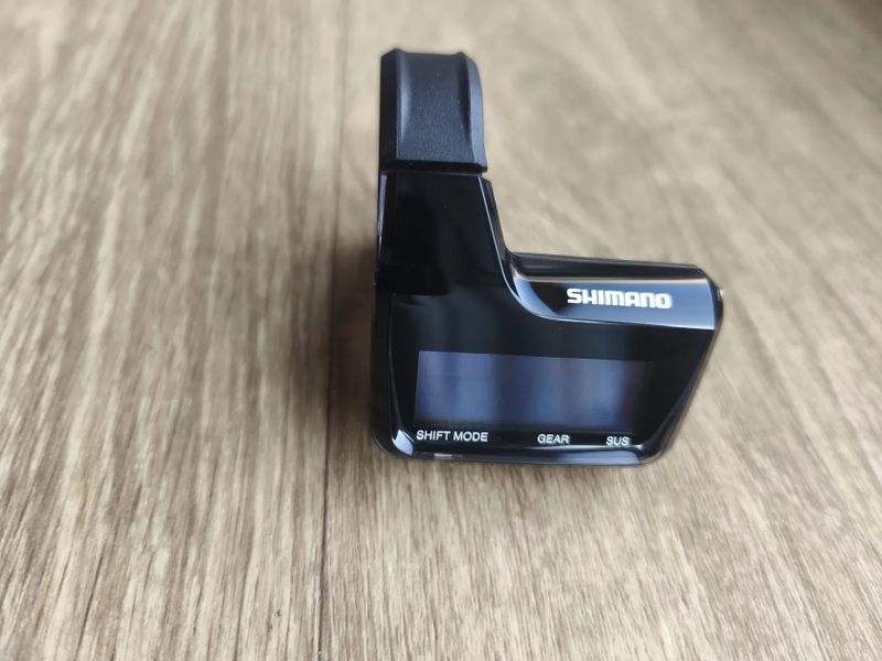 Shimano Ultegra Di2 11s sada, páky Dura-Ace, kazeta 14–28, nová nabíječka