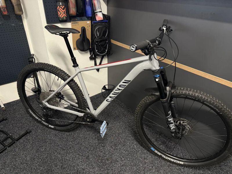 Canyon Grand Canyon 8 2023 velikost L FOX XT