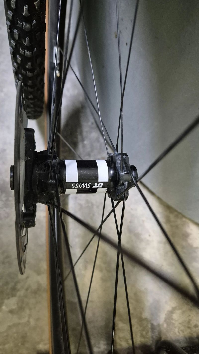 Zapletená karbonová kola