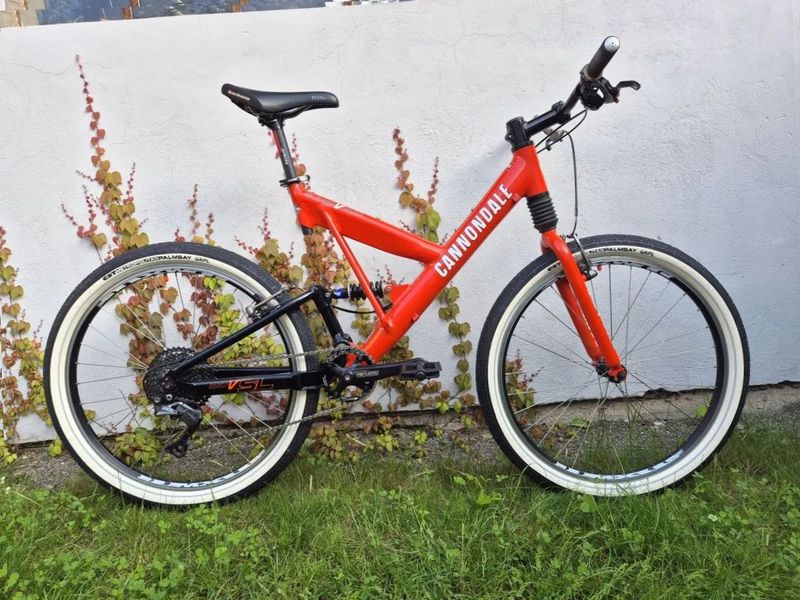 Kolo Cannondale Super-V café racer