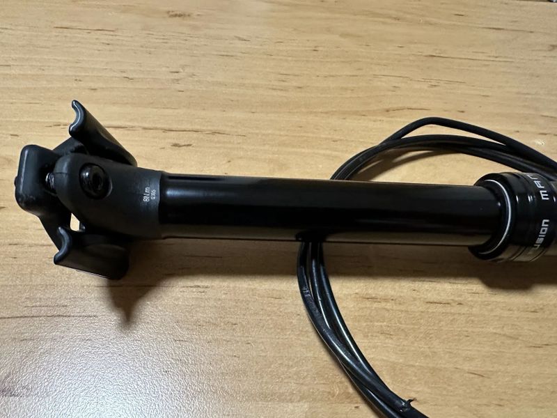 X-Fusion Manic 30,9 mm délka 125 mm, teleskopická sedlovka, včetně páčky, zánovní