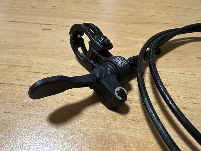 X-Fusion Manic 30,9 mm délka 125 mm, teleskopická sedlovka, včetně páčky, zánovní