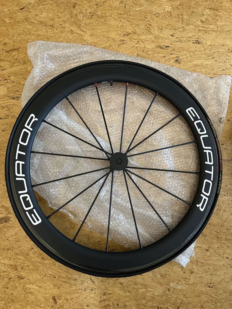 Prodám použíté karbonová kola Equator Black