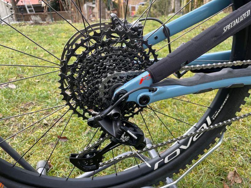 Prodám Specialized Stumpjumper FSR celokarbonový, vel. L výborný stav