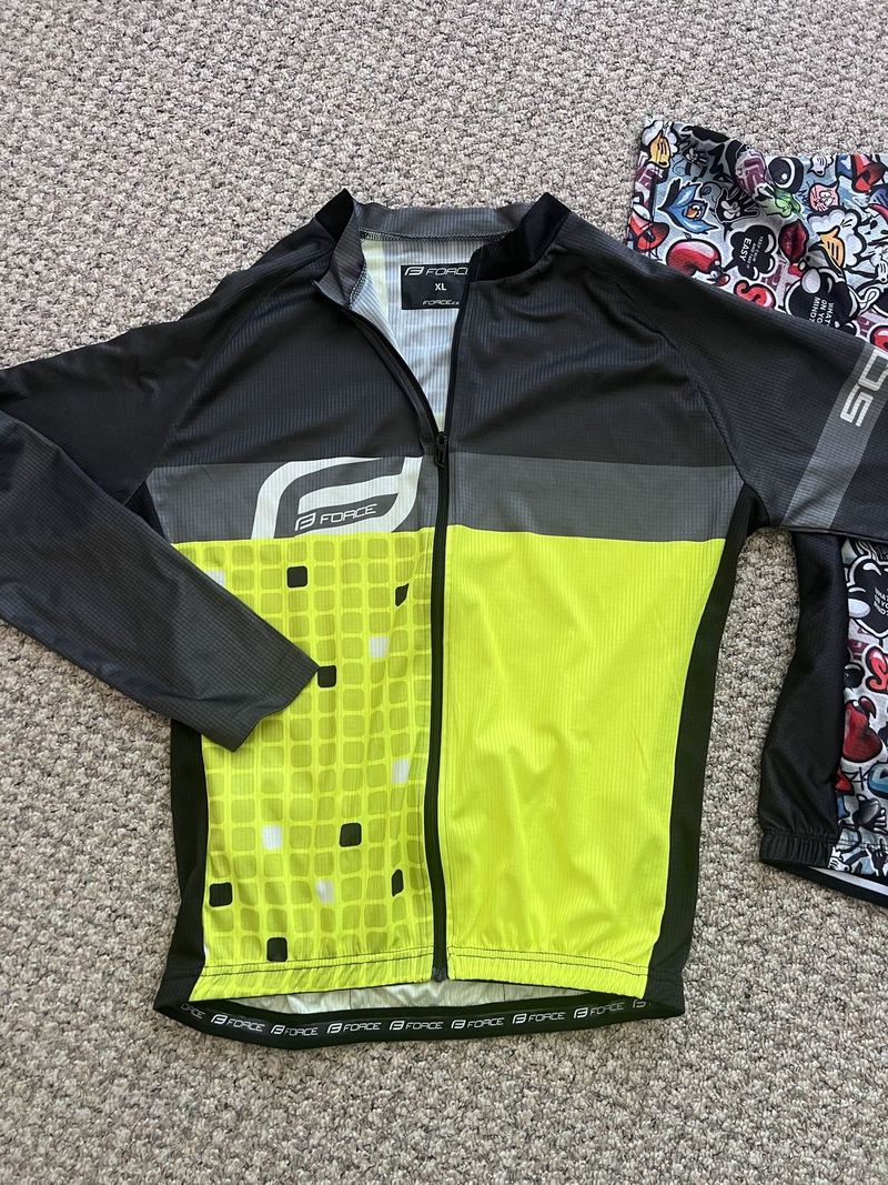 Dva dresy pro chlapy!