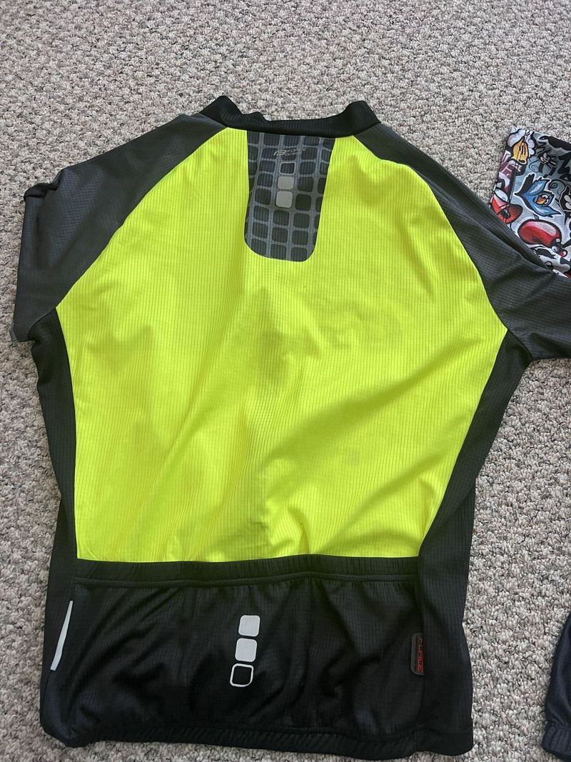 Dva dresy pro chlapy!