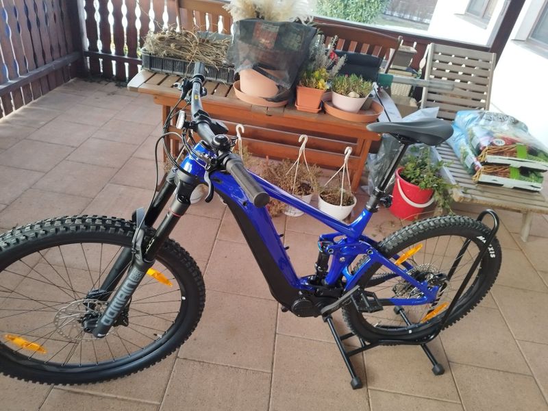 Giant Reign E3+ 800W Nové! Seřízené! odp.DPH možný!