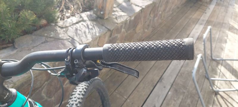 GT Force 27,5" Comp celoodpružené horské kolo