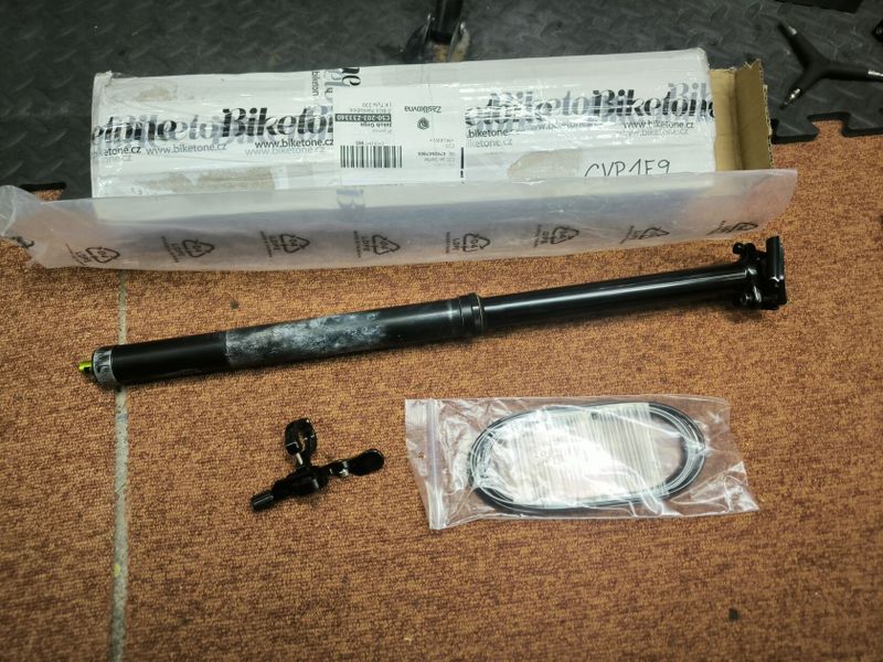 teleskopická sedlovka oneup 210mm V2 31,6 s ovládací páčkou