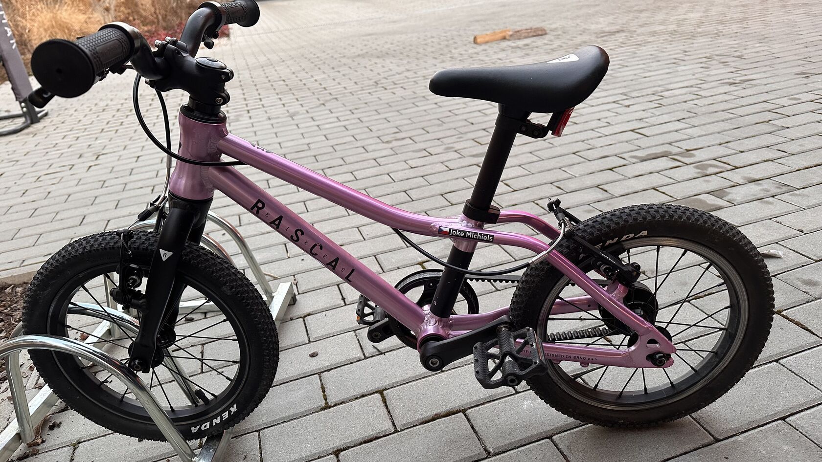 🌸🚲 Krásné růžové kolo Rascal 14” – Ideální pro malé cyklistky! 💕 za 7 ...