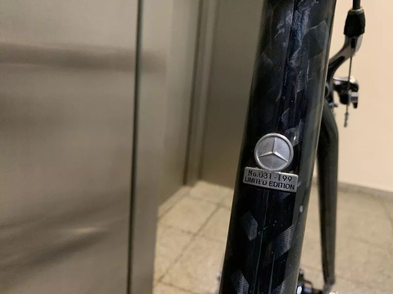 Mercedes Benz karbonové silniční kolo z limitované edice. 31/199. Dura Ace. Výměna za Morati díly.