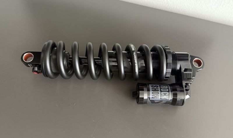 NOVÝ Rockshox SDLX SELECT COIL 2025