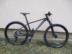 Nové 27,5" kolo ROZZO Swift, vzduch. vidlice Rock Shox Judy, osazení Shimano Deore 1x12, pevné osy