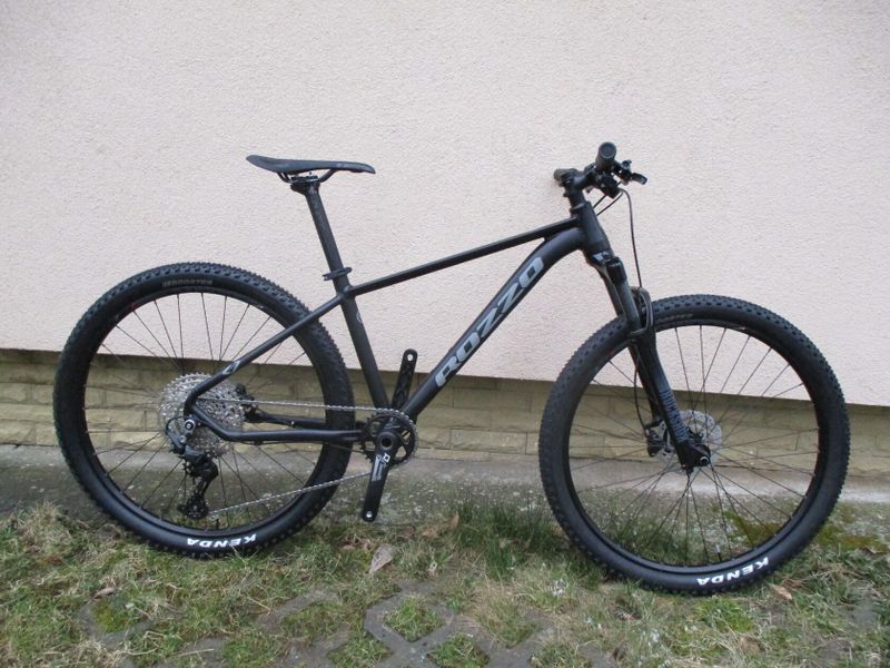 Rezervace kolo ROZZO Swift, vzduch. vidlice Rock Shox Judy, osazení Shimano Deore 1x12, pevné osy