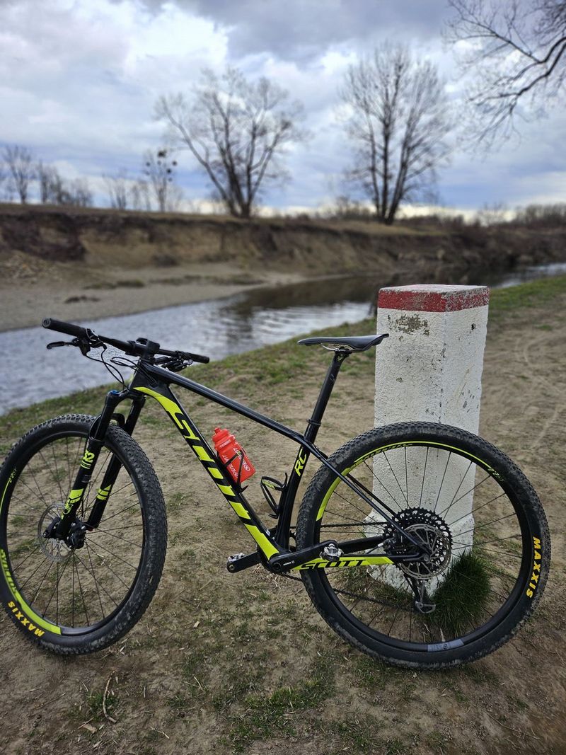 Scott Scale RC 900 PRO Black/Yellow karbon váha 9.7kg !!!