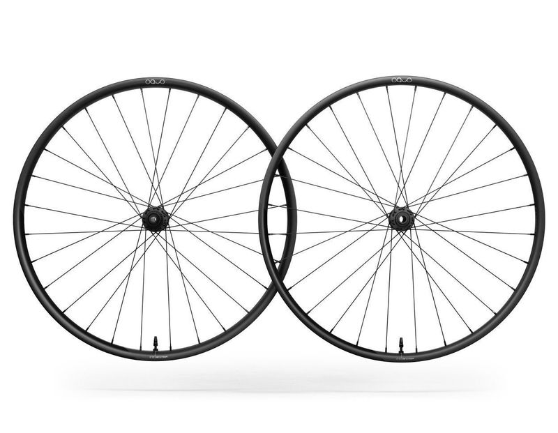 trailové/XC karbonové výplety 29" OQUO MP30 Team Carbon (30 mm vnitřkem, 1.530 g) ořech xD nebo MS