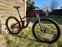 TREK Top Fuel 8 Gen 3 Crimson M/L