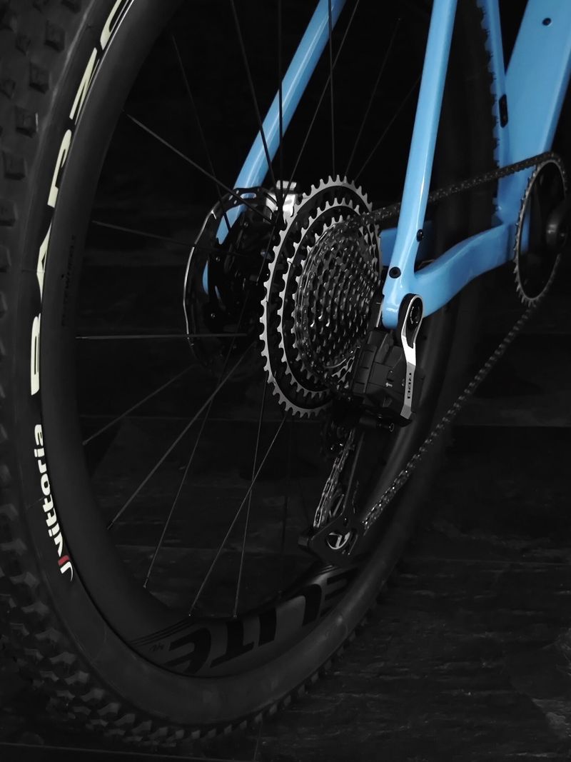 Nový gravel QM AT10+, SRAM RED E1 XPLR eTap AXS 1x13 