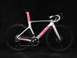 Nové silniční kolo QM R30 SRAM Rival eTap AXS 2x12 