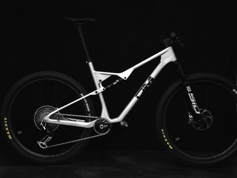 Celoodpružený top model QM FS10 SRAM XX T-type Transmission 1x12 