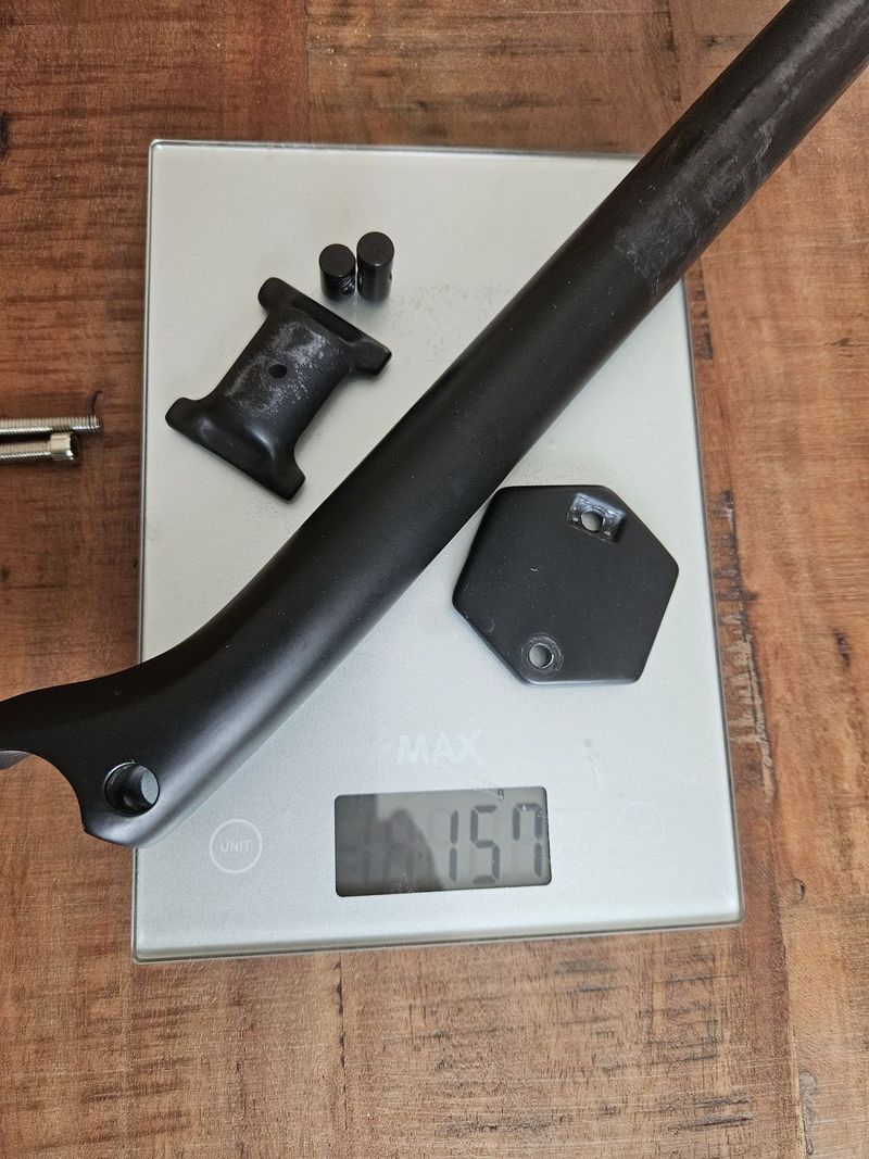 Karbonová sedlovka 30,9x350